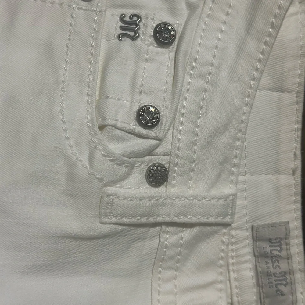 Miss Me White Straight Leg Jeans with Embellishments women size 25 - Picture 9 of 10